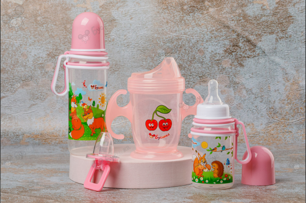 Набор детской посуды ( поильник250 мл, бутылочка 250 мл, бутылочка 150 мл, пустышка) арт.123 Бусинка купить в Саратове